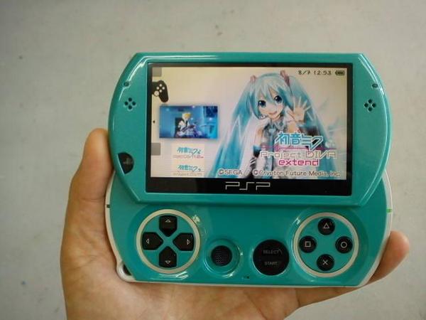 Miku PSPgo.